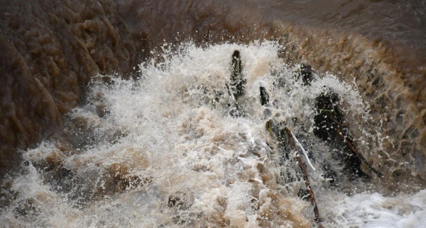  Anegamientos en calles y corte de servicios por un fuerte temporal en C&oacute;rdoba 