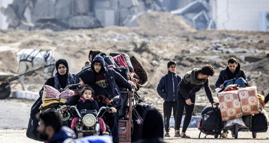  Palestinos huyen del norte de Gaza por nuevos combates 