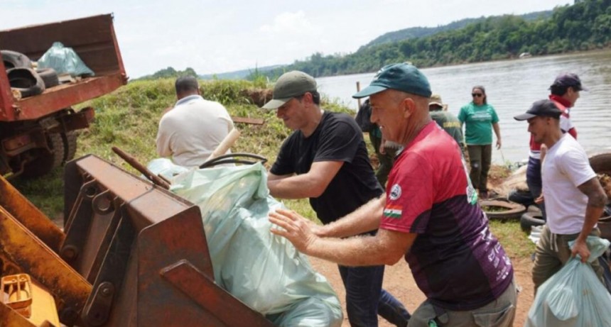  Retiraron más de tres toneladas de basura del río Uruguay en Misiones 