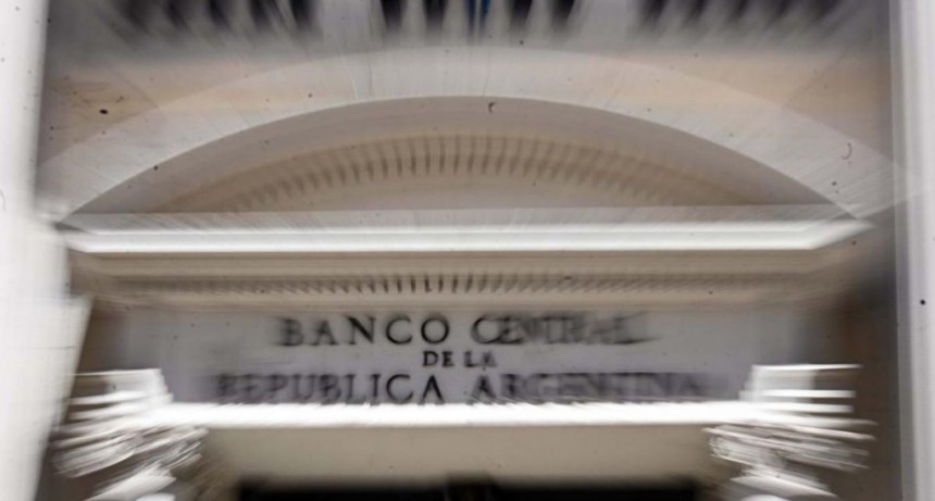  El BCRA vendió US$142 millones y finalizó febrero con saldo positivo de US$2.357 millones 