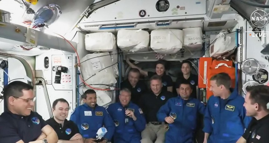  Los Astronautas de la misión SpaceX Dragon llegaron a la Estación Espacial Internacional 