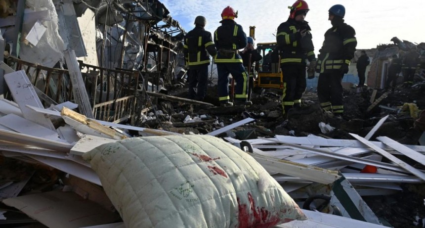  Rusia afirma que ya rodea la ciudad de Bajmut 