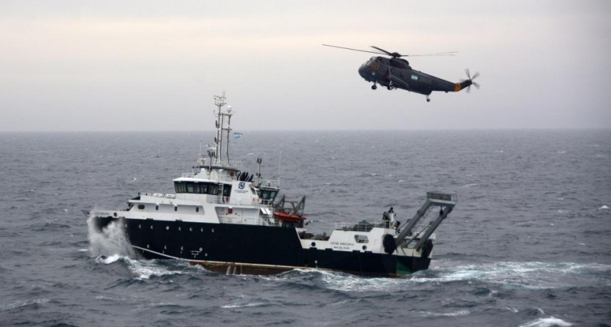  La Armada Argentina asistió a tripulante herido cerca de las Islas Georgias del Sur 