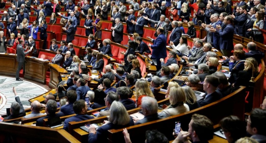  Francia aprobó la media sanción de la reforma jubilatoria de Macron 