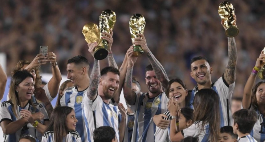  Los héroes de Qatar tuvieron su inolvidable fiesta en el Monumental 