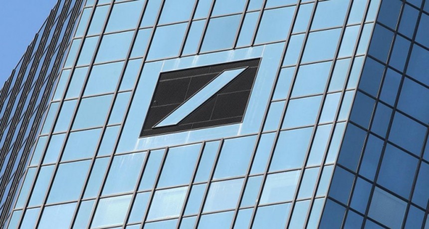  Vuelven a encenderse las alarmas en los bancos europeos y se desplomaron las acciones del Deutsche Bank 