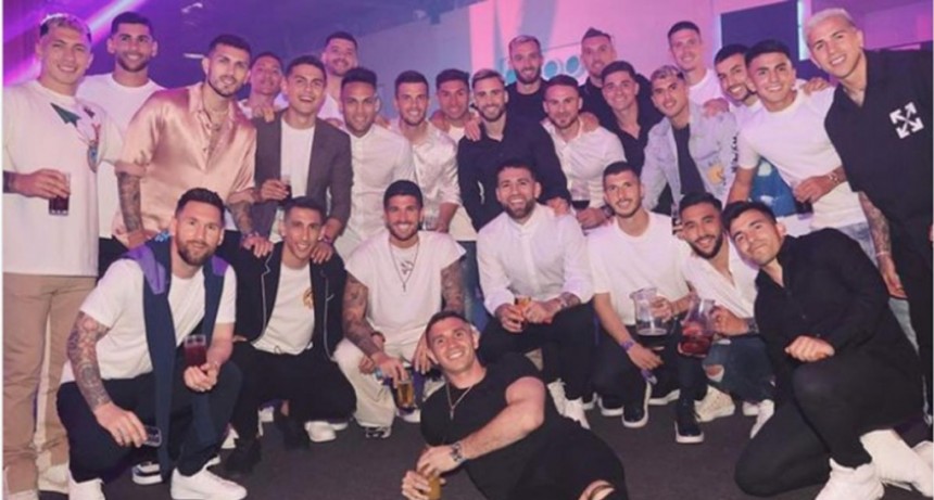  Cómo fue el festejo de los campeones del mundo en el predio de Ezeiza 
