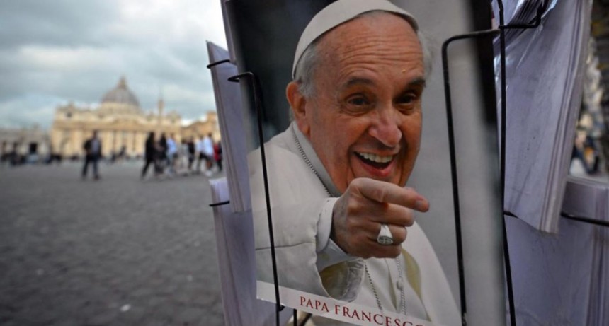  Francisco mejora y volverá al Vaticano en las próximas horas 