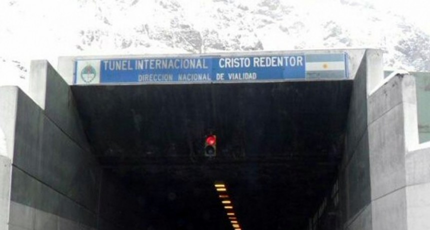  Por malas condiciones clim&aacute;ticas, cierran el paso Cristo Redentor 