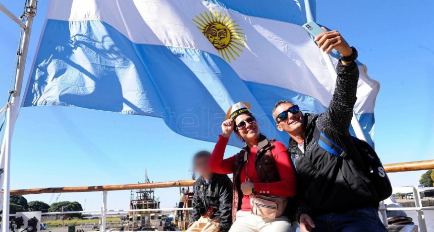  La Fragata Libertad abri&oacute; sus puertas al p&uacute;blico 