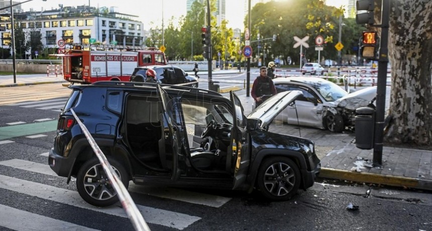  Tres mujeres heridas al chocar dos autos en Puerto Madero 