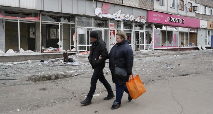  Ucrania le propone di&aacute;logo a Rusia, que redobla ataques en el Donbass 