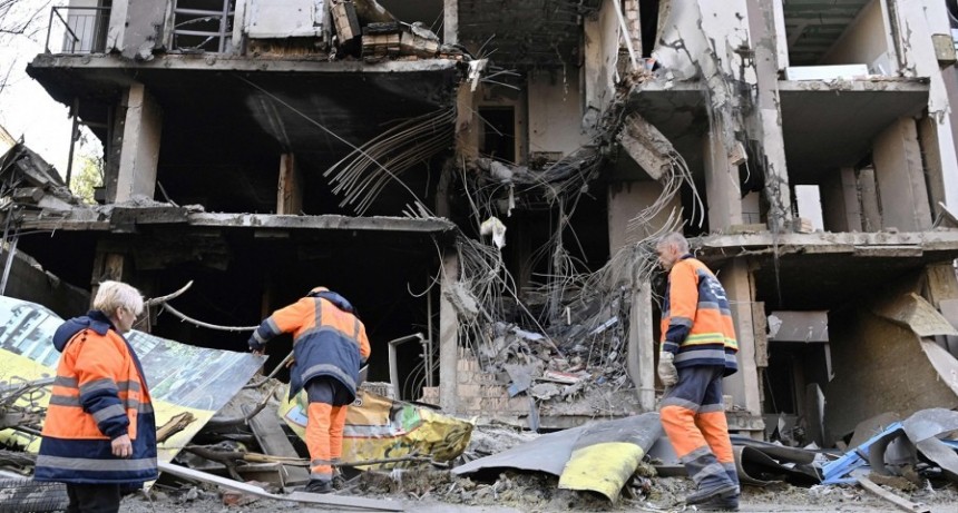  El ataque ruso a Kiev destruy&oacute; una f&aacute;brica de misiles y mat&oacute; a una periodista 