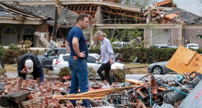  Un tornado y una tormenta dejaron seis muertos en Estados Unidos 