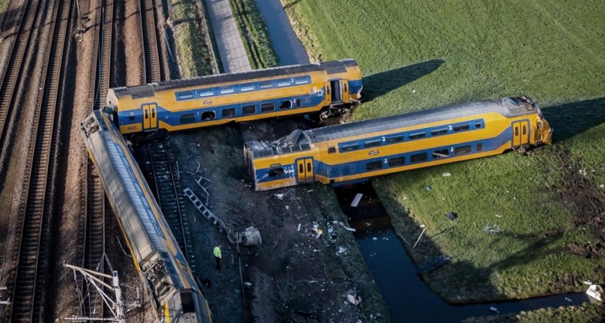  Un tren de alta velocidad chocó cerca de La Haya: un muerto y 30 heridos 