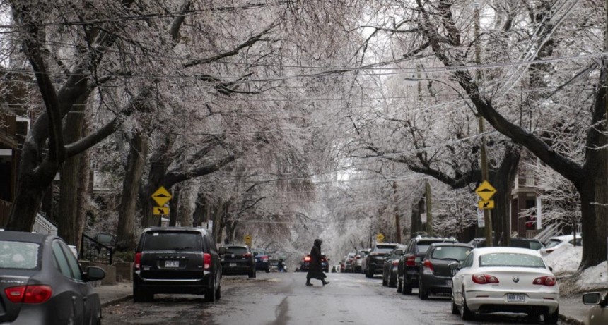  Una tormenta de hielo dejó sin electricidad a más de un millón de canadienses 