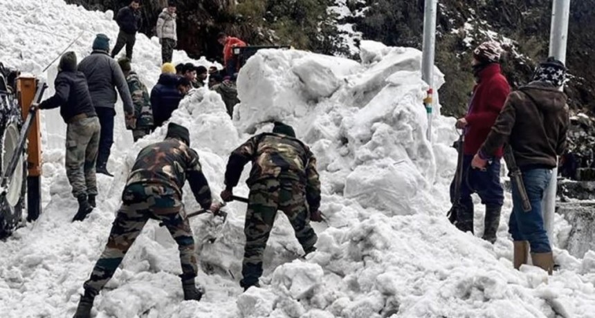 Ascienden a seis los muertos por una avalancha en un glaciar de los Alpes franceses 