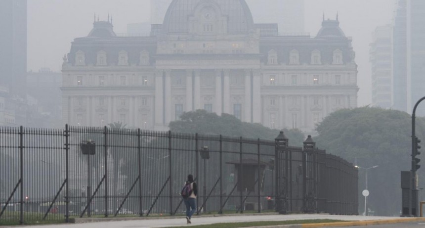  Otra mañana con humo y olor a quemado en el AMBA por el incendio en Uruguay 