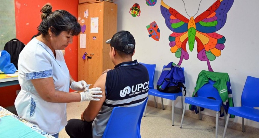 Infectólogos destacaron la eficacia de la vacuna contra el dengue que aprobó la Anmat 