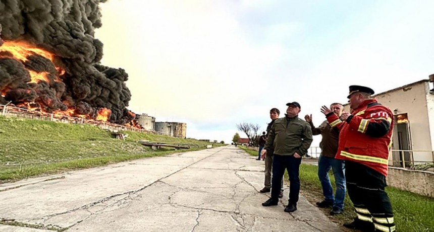  Un ataque con drones provocó un gran incendio en un depósito de petróleo ruso en la anexada Crimea 