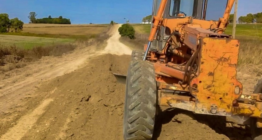 Realizan trabajos de conservación sobre la red secundaria del departamento Diamante