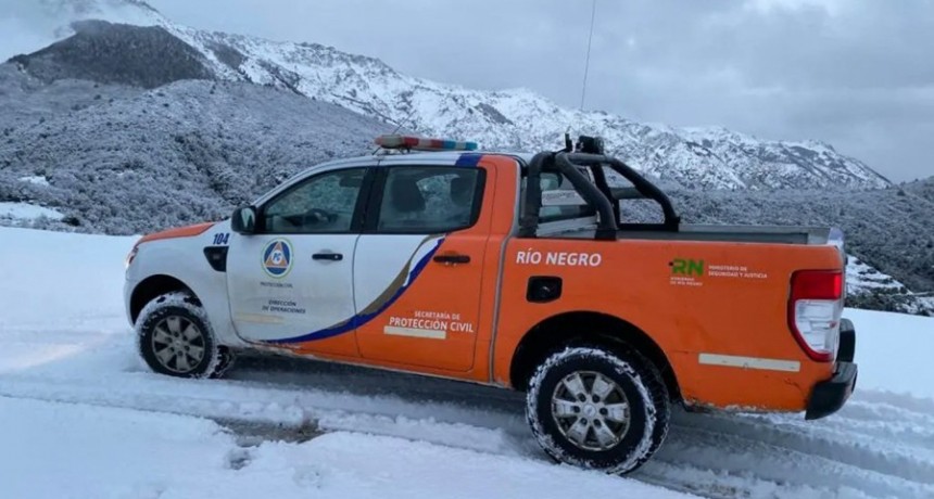  Realizan un operativo para rescatar a puesteros aislados por la nieve 