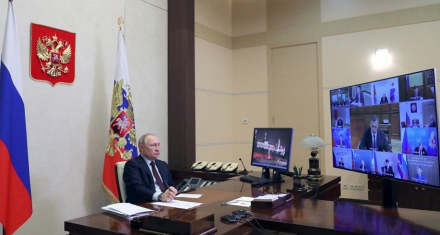  Putin prohibi&oacute; operaciones con empresas y personas sancionadas por Rusia 