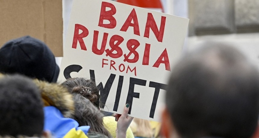  La UE retirar&aacute; m&aacute;s bancos rusos del sistema swift por la invasi&oacute;n a Ucrania 