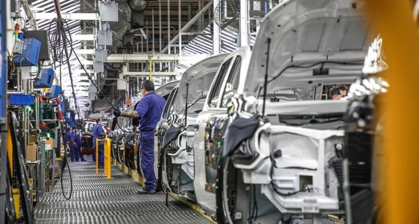  La producci&oacute;n de autos creci&oacute; casi un 50% y las exportaciones 73% 
