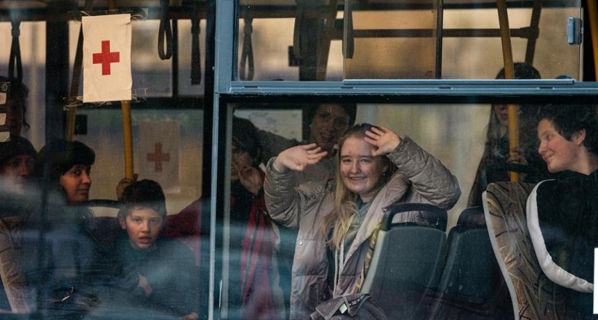  El Gobierno ucraniano confirm&oacute; que 500 civiles fueron evacuados de Mariupol 