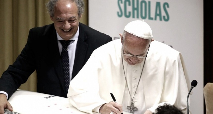  Francisco design&oacute; a dos argentinos como consultores en Educaci&oacute;n del Vaticano 