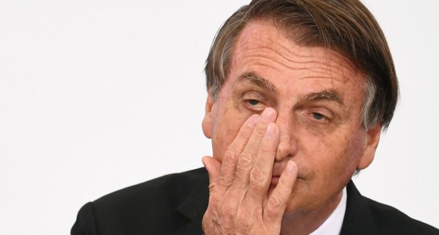  Bolsonaro: "Este gobierno se pone feliz cuando la gente compra armas" 