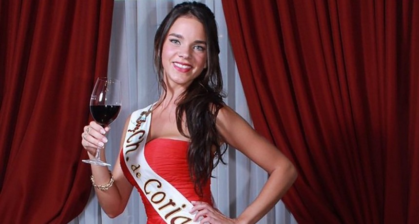  Una ex reina de la Vendimia y su pareja, a bordo de una moto, sufrieron un grave accidente 