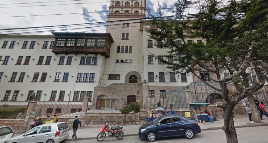  Cuatro muertos y m&aacute;s de 60 heridos por una avalancha humana en una universidad de Bolivia 