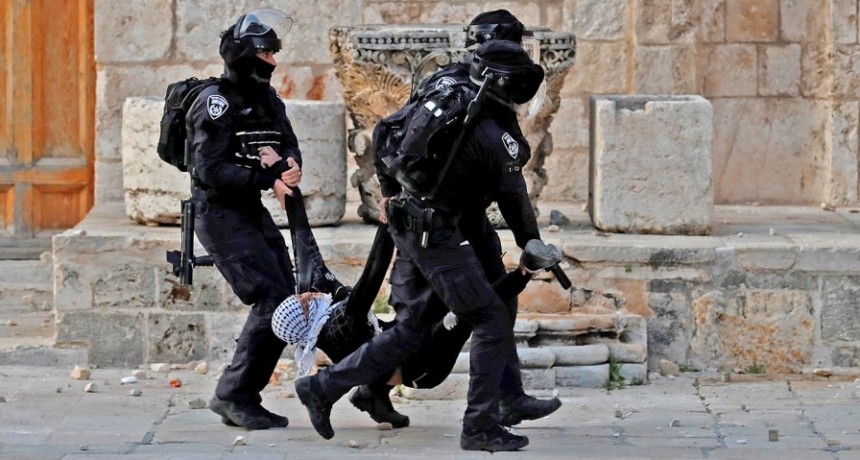  M&aacute;s de 70 heridos tras la irrupci&oacute;n de tropas israel&iacute;es en el sepelio de un joven palestino 
