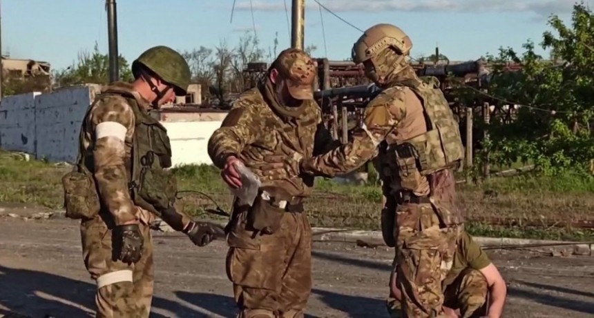  Rusia confirm&oacute; la "rendici&oacute;n" de 265 soldados ucranianos en la acer&iacute;a de Mariupol 