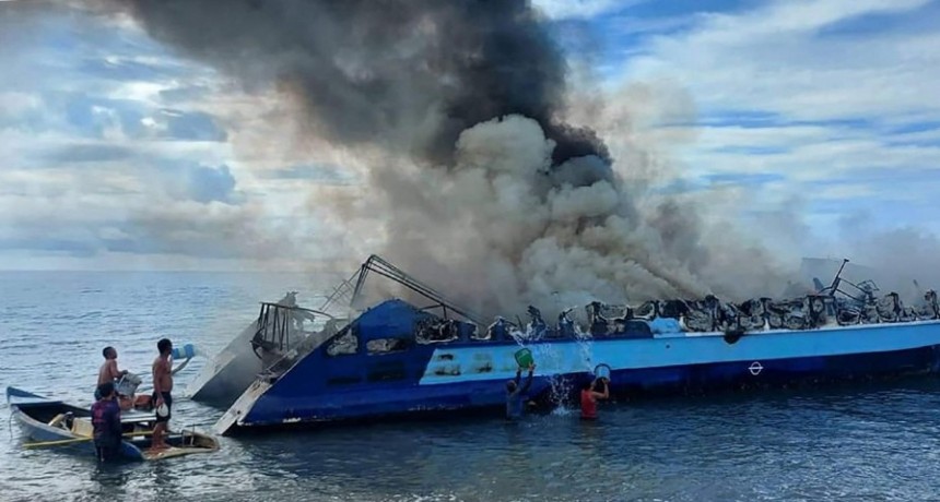  Al menos siete muertos y 22 heridos al incendiarse un ferry 