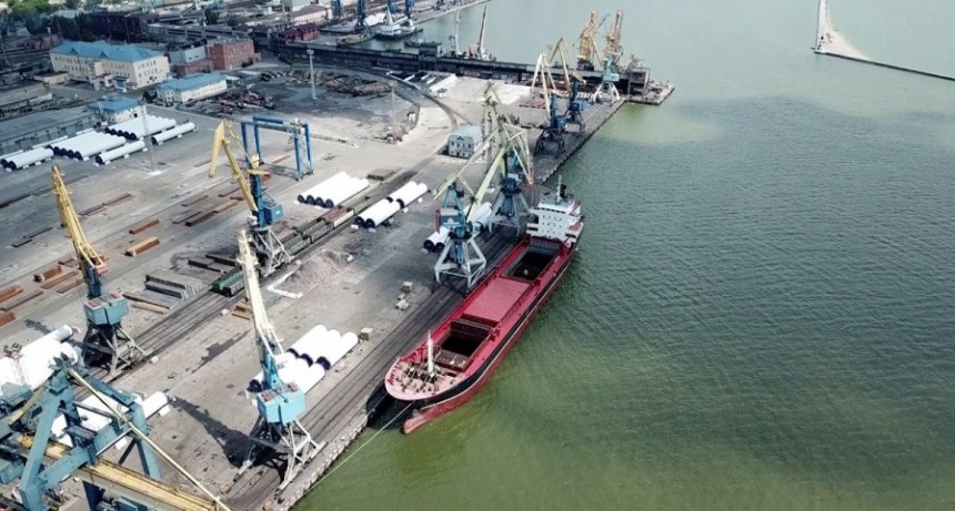  En manos de Rusia, vuelve a funcionar el puerto de la conquistada ciudad de Mariupol 