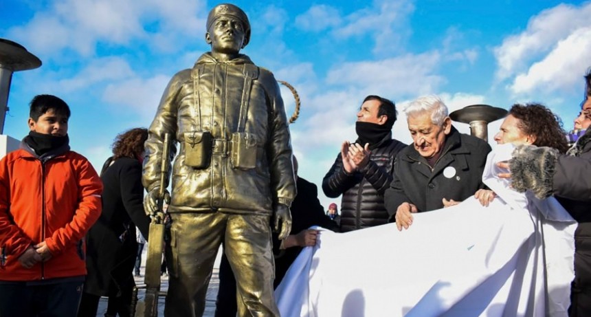  Se inaugur&oacute; en R&iacute;o Gallegos un monumento al &uacute;nico soldado santacruce&ntilde;o ca&iacute;do en Malvinas 