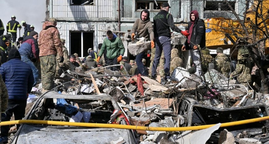  Nueva ola de ataques rusos en Ucrania dejó un muerto y 37 heridos 