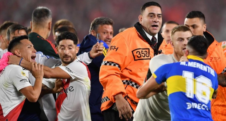  River le ganó a Boca con un penal polémico que desató el escándalo 