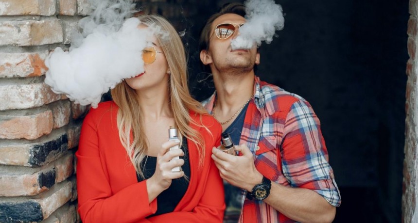  Vapear en la adolescencia puede llevar a fumar de forma persistente en la adultez 