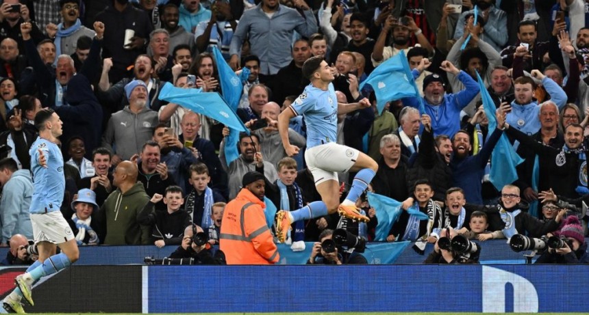  Julián Álvarez y el Manchester City, campeón en Inglaterra con la derrota de Arsenal 