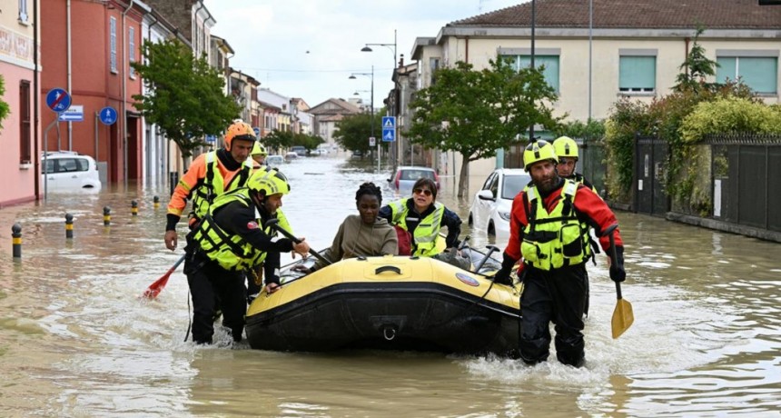  Más de 23.000 personas continúan evacuadas en el noroeste de Italia por las inundaciones 