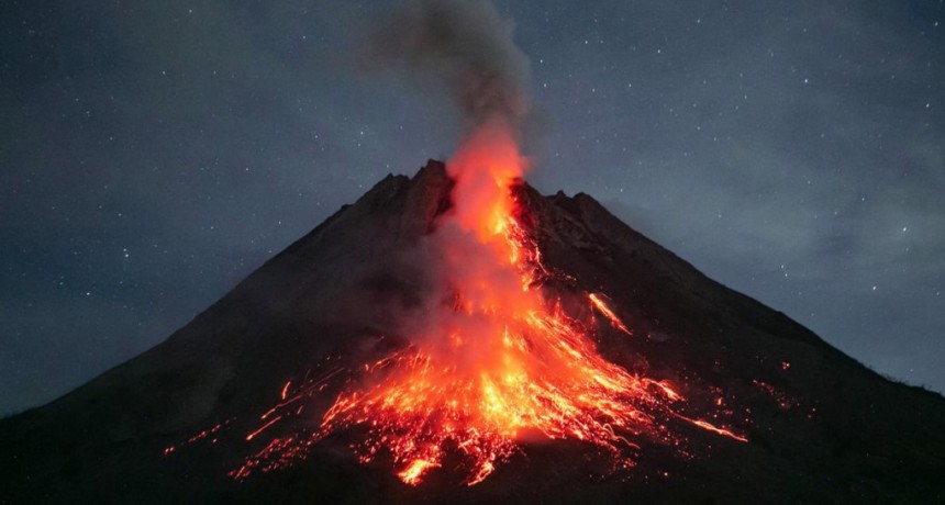  Entró en erupción el monte Merapi en Indonesia 