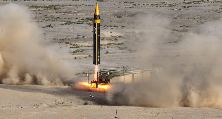  Irán presentó un nuevo misil balístico con 2000 km de alcance y ojivas de 1,5 toneladas 