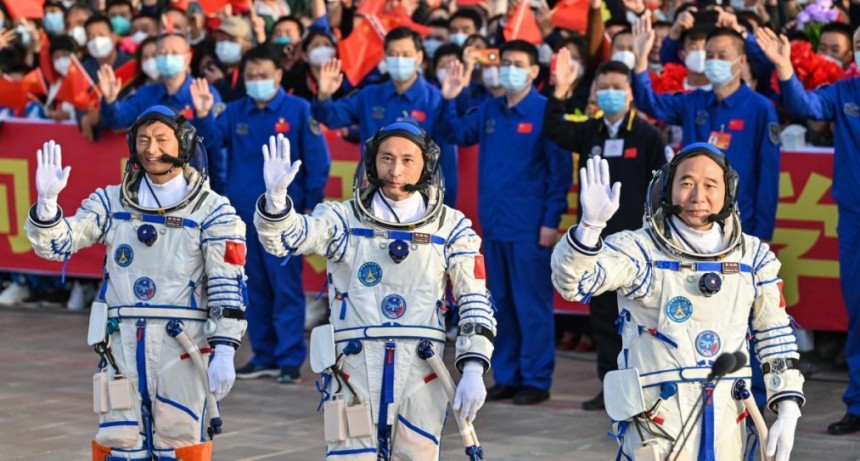  La misión china con el primer astronauta civil llegó a la estación espacial Tiangong 