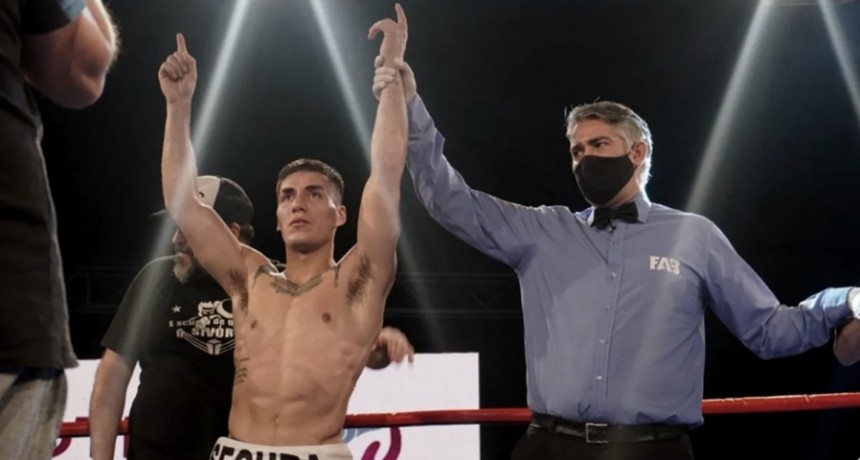  Segura es el nuevo campe&oacute;n del t&iacute;tulo Sudamericano Superligero 