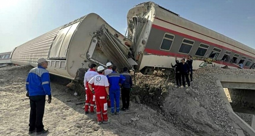  Al menos 17 muertos y decenas de heridos al descarrilar un tren en Ir&aacute;n 