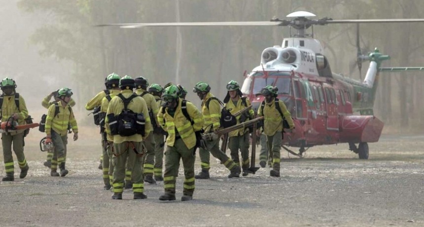  Evacuaron a unas 2.000 personas en el sur de Espa&ntilde;a por un incendio forestal 